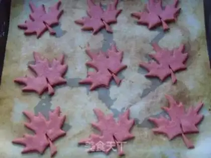 Make A red maple cookie step 7