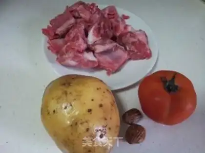 Make Tomato potato steak soup step 0