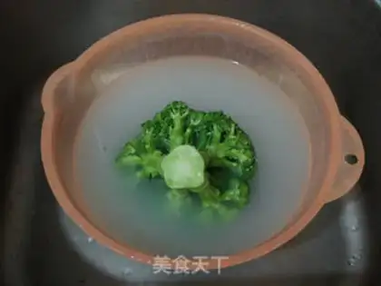 Make Garlic broccoli step 1