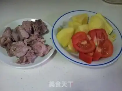Make Tomato potato steak soup step 1
