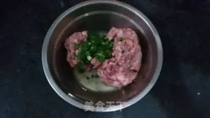 Make Onion pork bun step 5