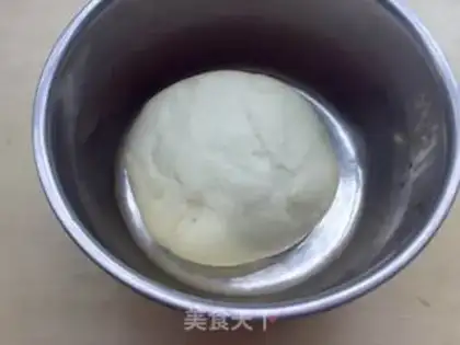 Make Chishima Soy pine bun step 2