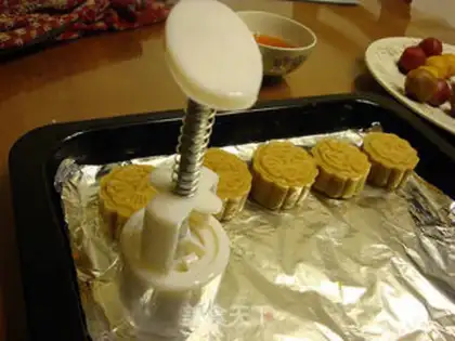 Make A wide moon cake step 10