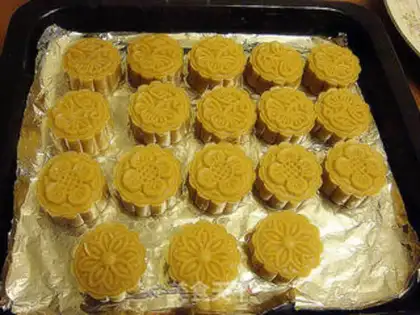 Make A wide moon cake step 11