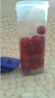 Make Homemade red fruit vinegar step 2