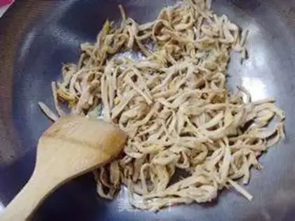 Make Chicken silk and yellow florist step 9