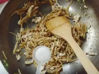 Make Chicken silk and yellow florist step 12
