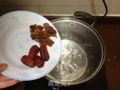 Make A silver spoon with red dates step 2