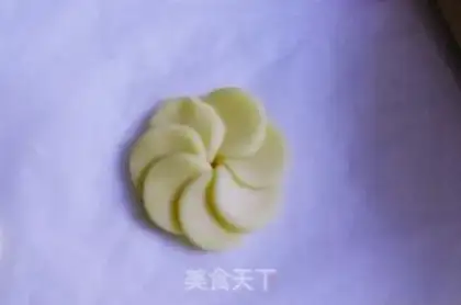 Make Flower cookies step 7