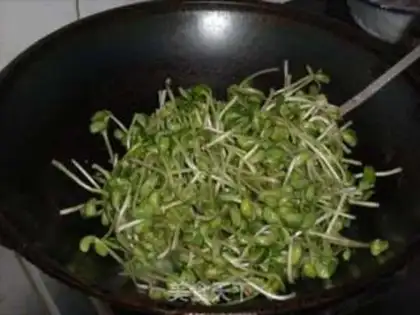 Make Clear the black bean sprouts step 4