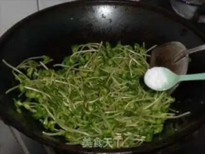 Make Clear the black bean sprouts step 5