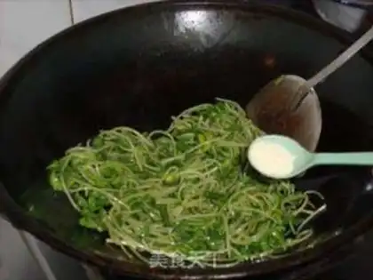 Make Clear the black bean sprouts step 6