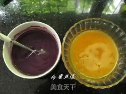 Make Double-coloured buns step 1