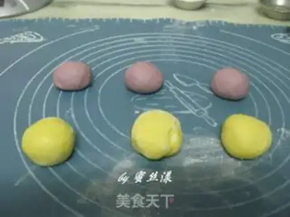 Make Double-coloured buns step 4