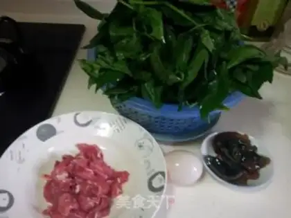 Make Pyramid leaves, scrawny broth step 0