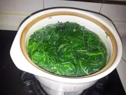 Make Pyramid leaves, scrawny broth step 2