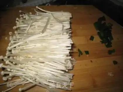 Make Golden fungus fried eggs step 1