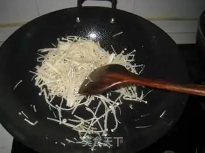 Make Golden fungus fried eggs step 2