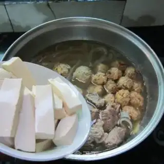 Make A big soup meatball fan pot step 10