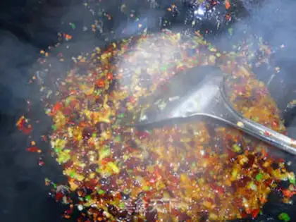 Make Spicy pepper oil step 4