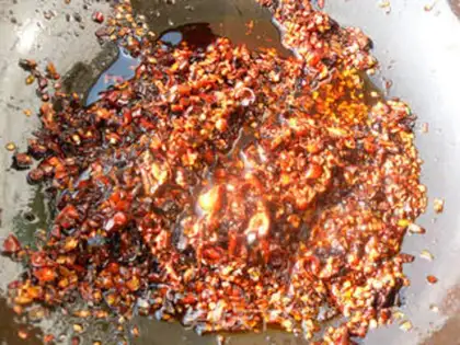 Make Spicy pepper oil step 5
