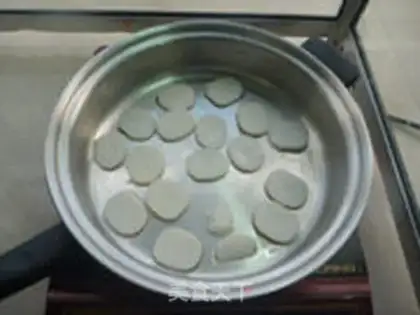 Make Tomato pastry step 1