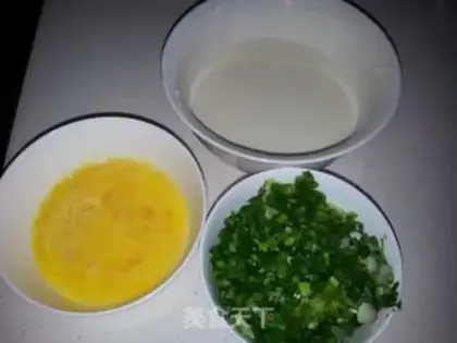 Make Onion eggcake step 1