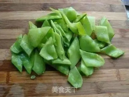 Make Lily Burning Dutch beans step 1