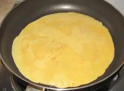 Make Bacon egg rolls step 4