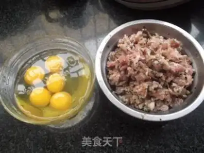 Make Eggs step 1