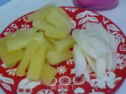 Make Cane pears soup step 1