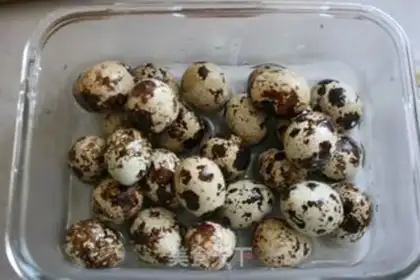Make Quick decorating quail eggs step 4