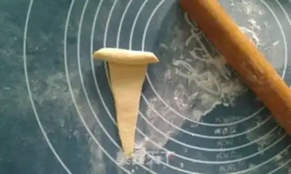 Make The horn of a cow step 8