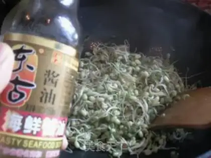 Make The spontaneous green bean sprouts step 3