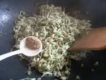 Make The spontaneous green bean sprouts step 4