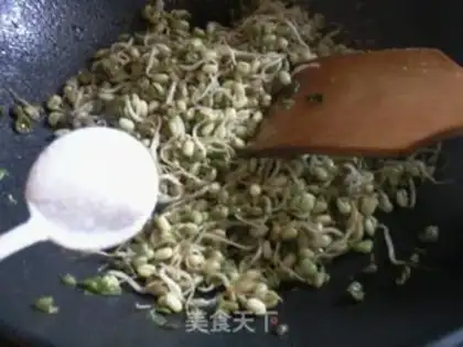 Make The spontaneous green bean sprouts step 5