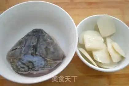 Make The soy-mealfish head paste soup step 1