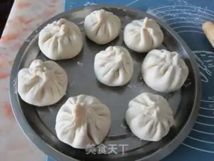 Make Sour sauce and pork buns step 12