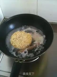Make Ham eggs for noodles step 2