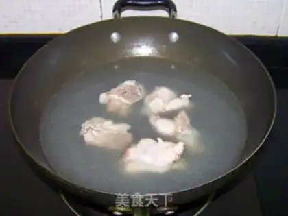 Make Red Bean Lotus Bones soup step 1