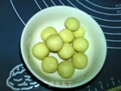 Make Milk core truffles step 1