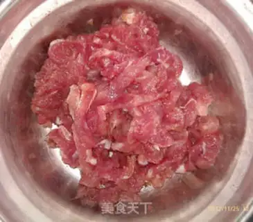 Make Green peppers of fried meat step 1