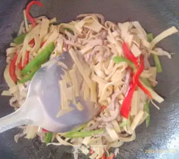 Make Green peppers of fried meat step 8