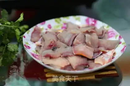 Make A hot fish pot step 1