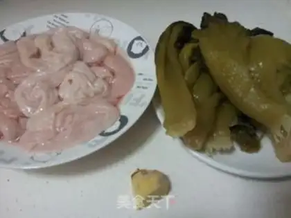 Make Sour sauce and pig intestines step 0