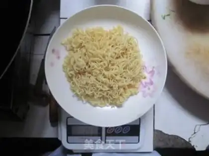 Make Curry noodles step 1