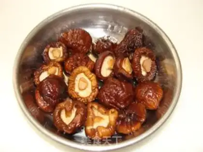 Make Red burning chestnut ribs step 1