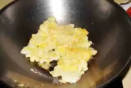 Make Tomato fried eggs step 3