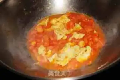 Make Tomato fried eggs step 5