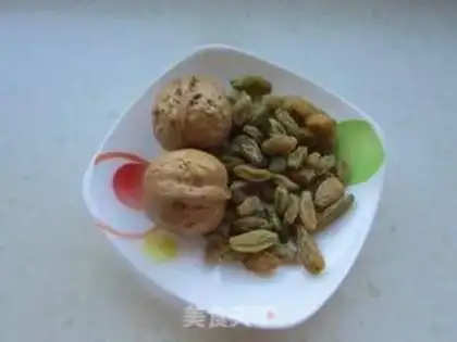 Make raisin walnuts step 0